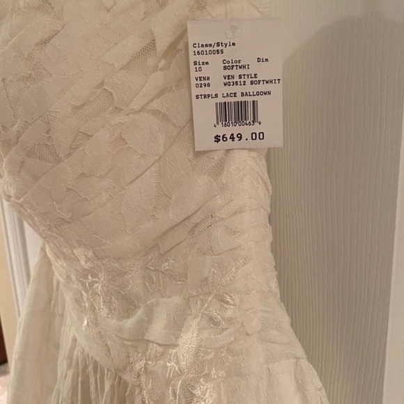 Galina Lace Wedding Gown with Pockets - Picture 9 of 14